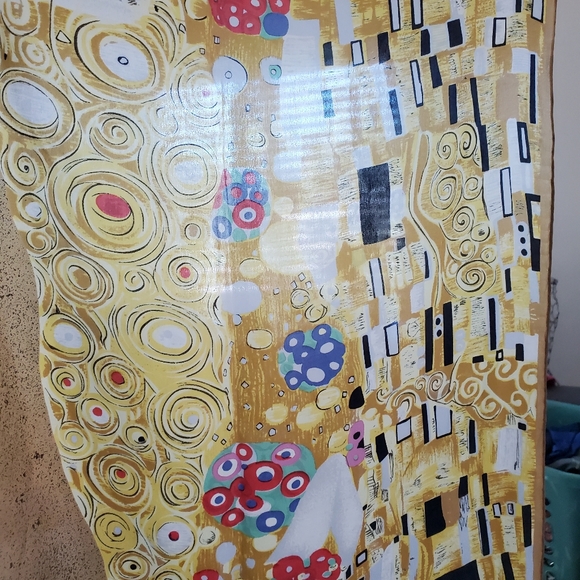 Gustav Klimt Silk Scarf "The Kiss" 100% Silk - Picture 7 of 7